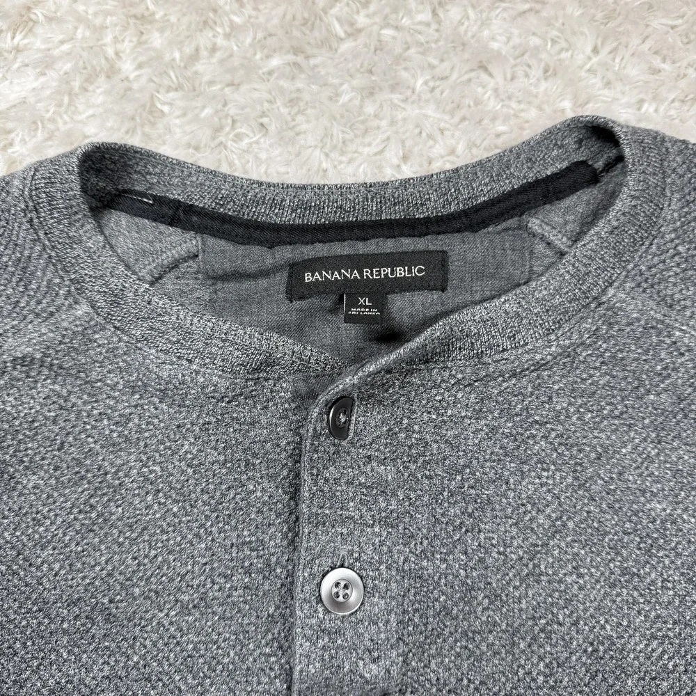 Banana Republic Henley Shirt Mens XL Gray Raglan Quite Luxury Casual Preppy Emo